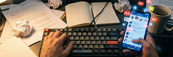 本業が忙しい時にSNSに手が回りますか？